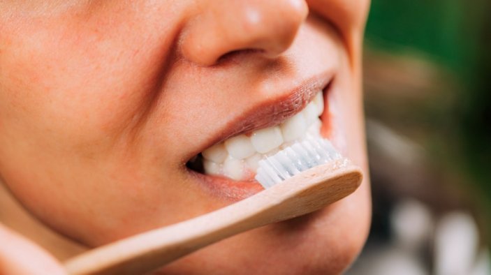 Dişleri beyazlatan en etkili 5 doğal yöntem