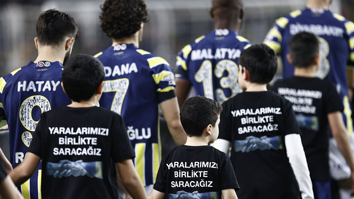 Fenerbahçe - Konyaspor maçına depremzede çocuklar misafir oldu