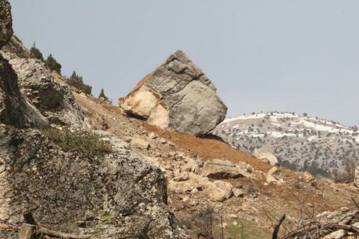 Kahramanmaraş'ta köylülerin kaya parçası korkusu