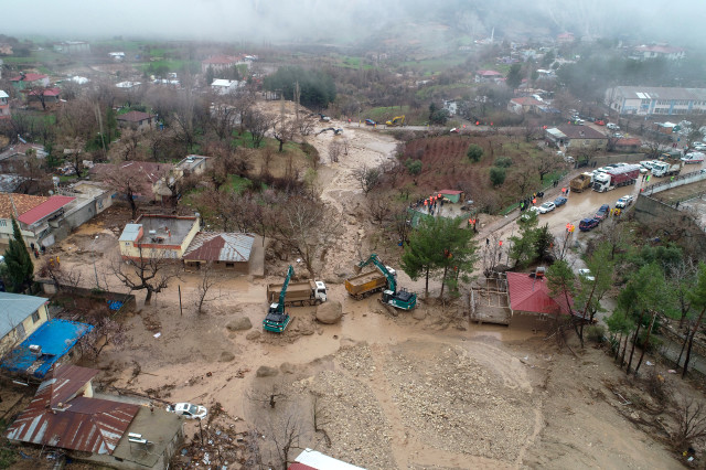 Şanlıurfa ve Adıyaman'dan gelen görüntüler sel felaketinin boyutunu gözler önüne serdi