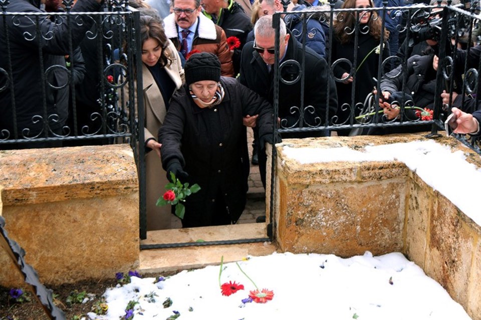 Aşık Veysel vefatının 50. yılında Sivas'ta mezarı başında anıldı - 2