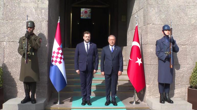 Bakan Akar, Hırvat mevkidaşı Banozic ile görüştü