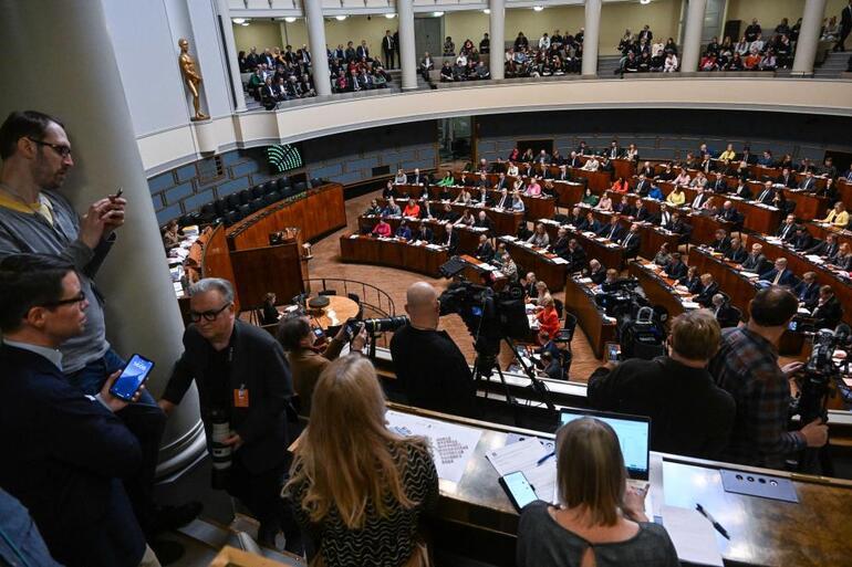 Finlandiya Parlamentosundan NATO tasarısına onay