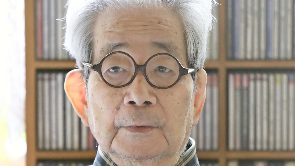 Japon imparatorunun 'Tanrı' olmadığını anlayınca dünyası değişen Nobel ödüllü ünlü yazar Kenzaburo Oe hayatını kaybetti