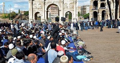 Müslüman olan İtalyanlar kendi ülkelerinde dışlanıyor! Göçmen ya da potansiyel terörist damgası