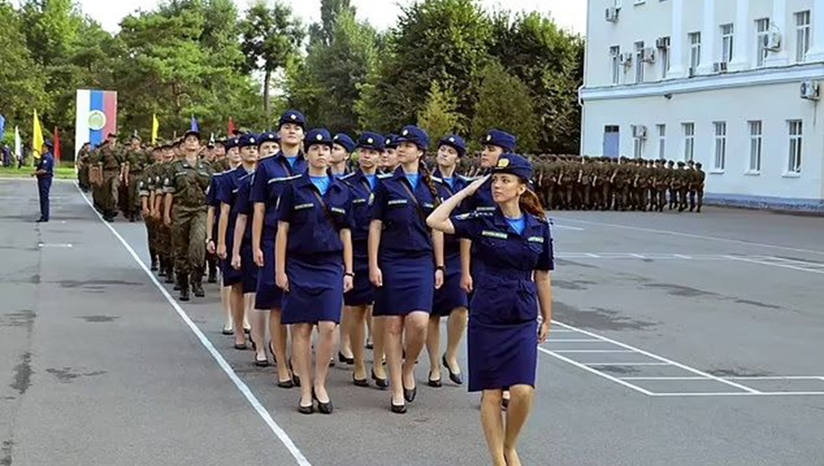 Putin'in 'Ölüm Melekleri': Yeni mezun kadın pilotlar Rus hava kuvvetlerine katıldı
