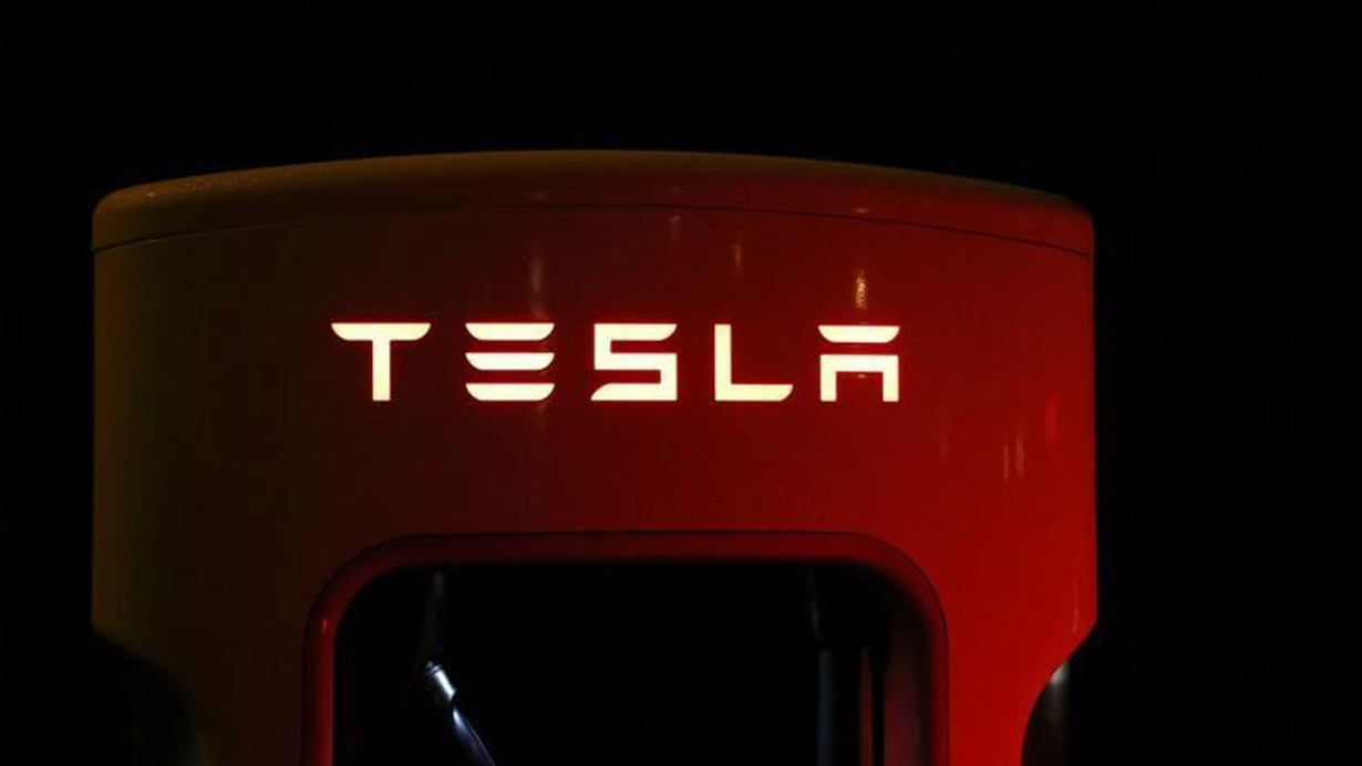 Tesla'nın Model Y SUV araçlarına inceleme
