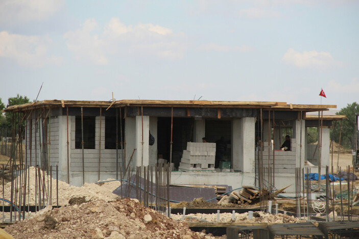 Hatay'da yapımına başlanan köy evlerinin temelleri yükseliyor