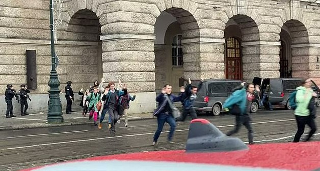 Çekya'daki üniversite saldırısına ait yeni görüntüler ortaya çıktı
